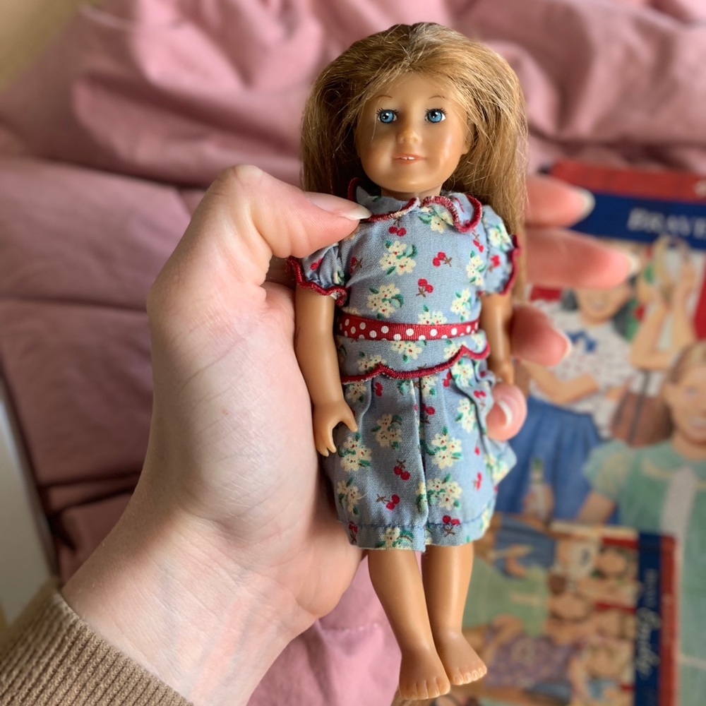 American Girl Doll- 2006 Miniature Emily Doll! (Molly’s Friend)